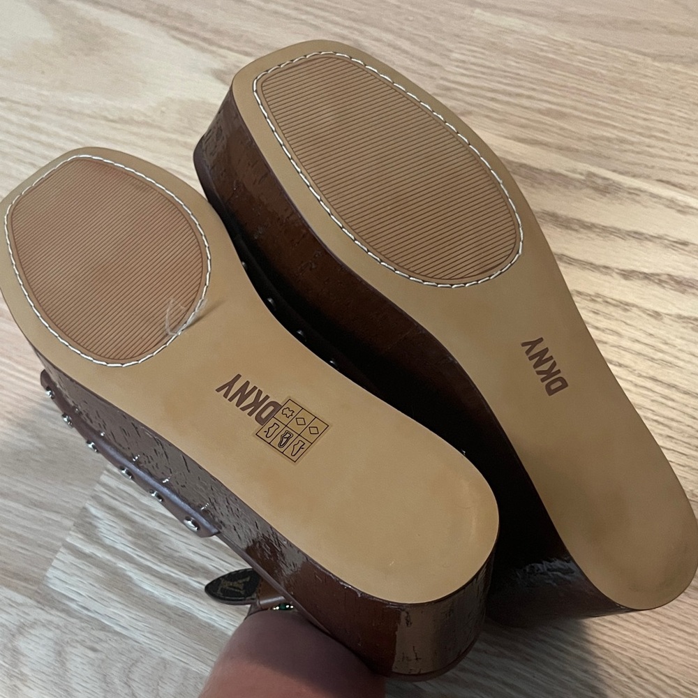 DKNY Brown Platform Thick Sandals Heels - Picture 8 of 8